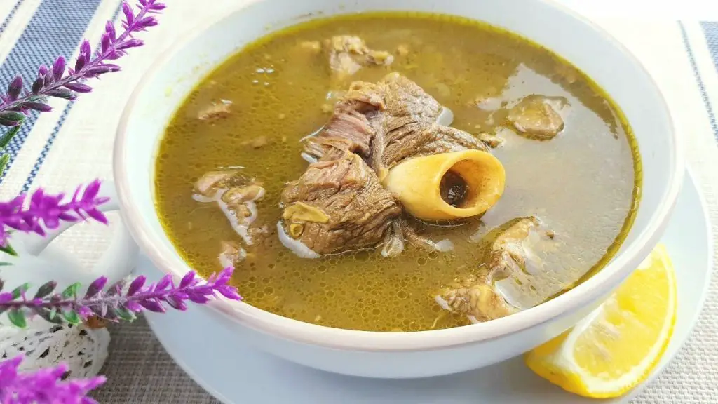 رؤية مرق اللحم في المنام للعزباء