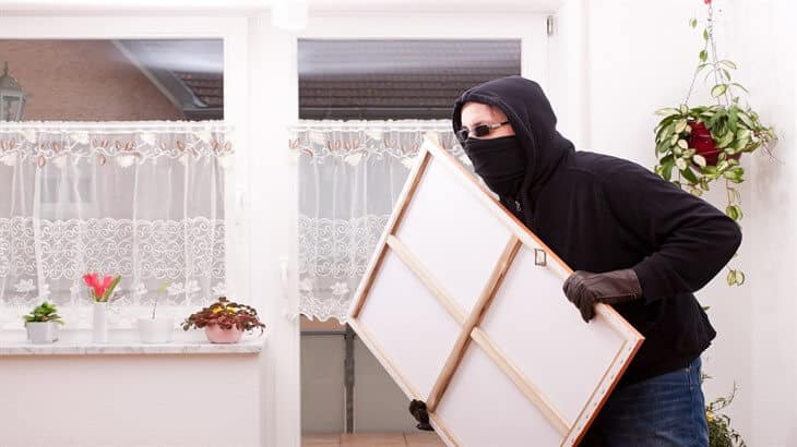 تفسير حلم سرقة اشياء من المنزل